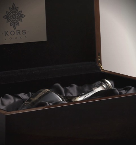 Kors Luxury Walnut Box With Velvet And Silk